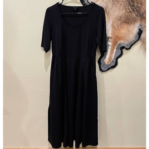 Torrid Black Short Sleeve Scoop Neck Black‎ Dress Pockets Size 00
